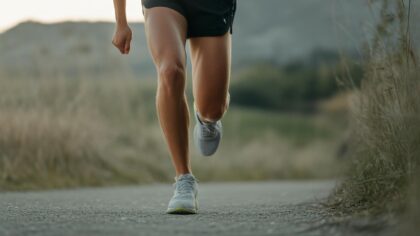Questo muscolo trascurato da 9 sportivi su 10 è la chiave per correre senza dolore al ginocchio