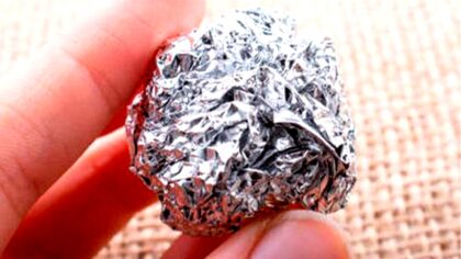 tamo-ristorante-5-trucchi-con-la-carta-stagnola-che-rivoluzioneranno-le-pulizie-domestiche-sempre-pi