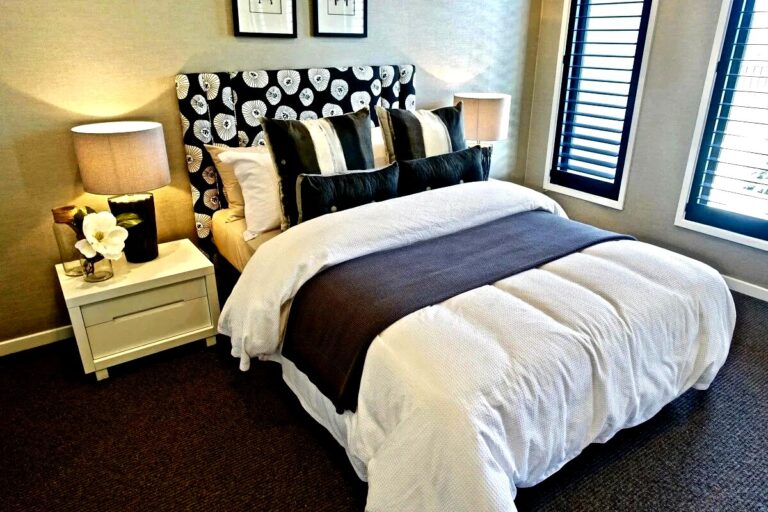 tamo-ristorante-7-cose-da-non-tenere-in-camera-da-letto-compromettono-il-sonno-e-aumentano-la-stanch