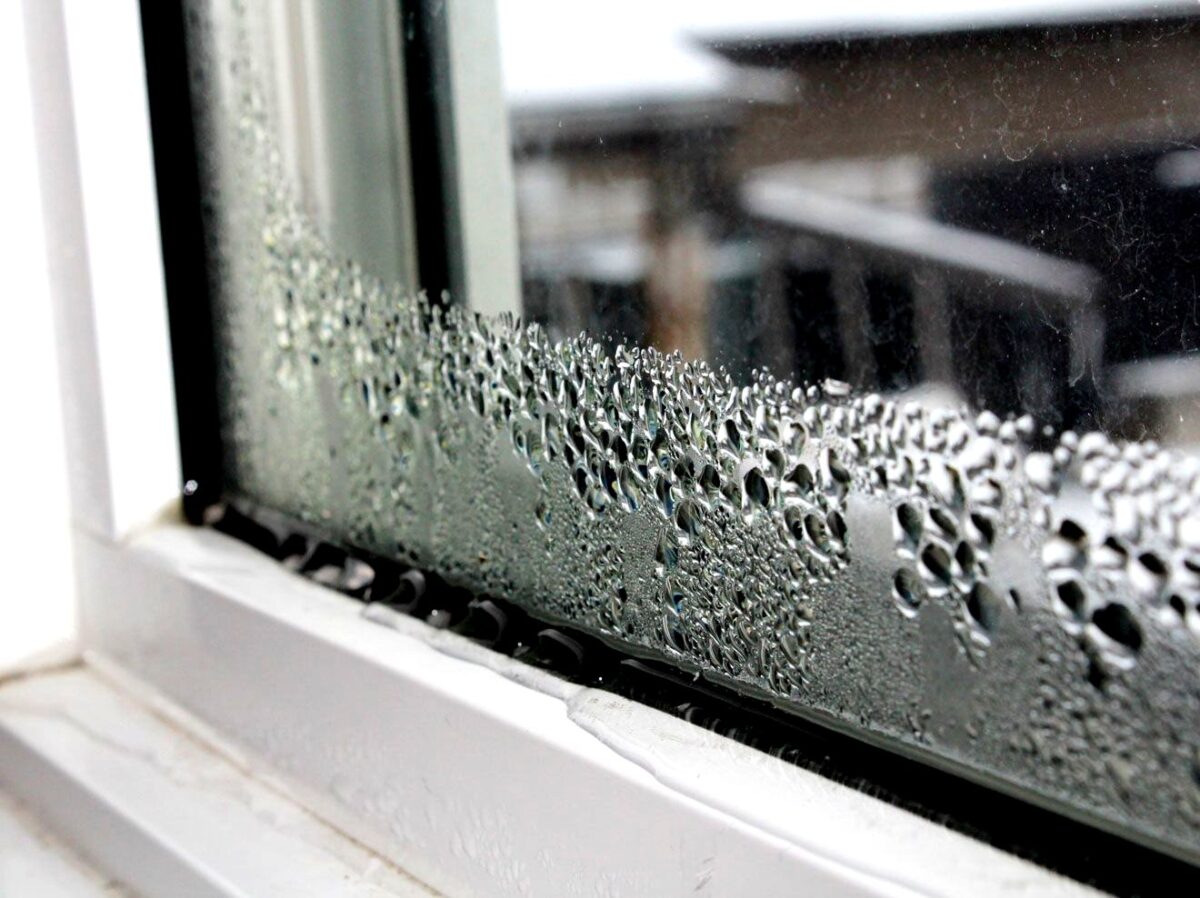 tamo-ristorante-basta-una-tazza-trucco-geniale-contro-l-appannamento-dei-vetri-e-per-aria-fresca