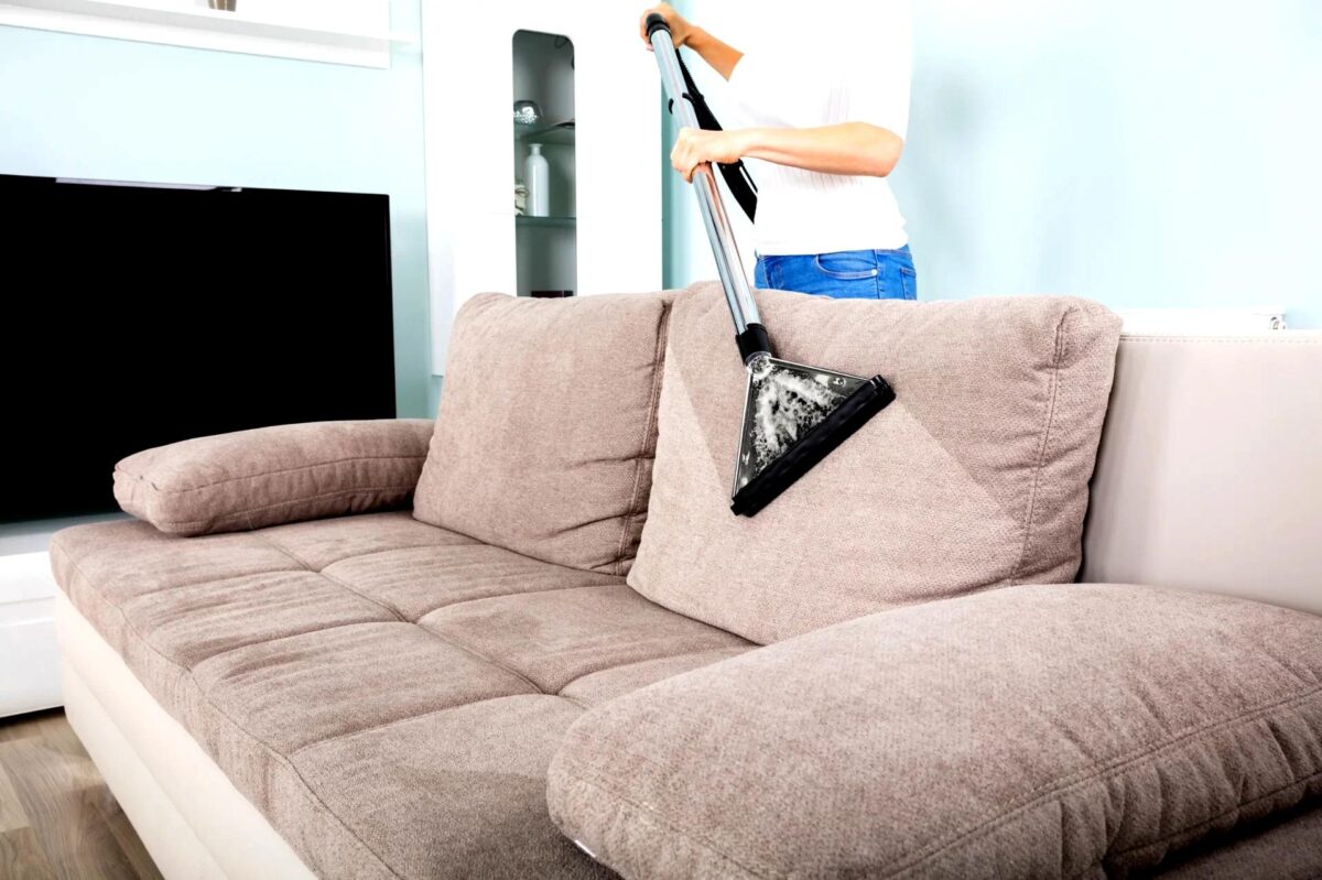 tamo-ristorante-come-rinfrescare-un-divano-senza-lavarlo-un-trucco-semplice-con-il-sale