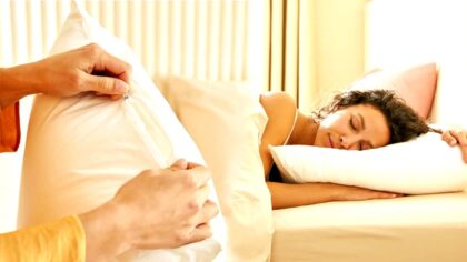 tamo-ristorante-il-cuscino-classico-e-finito-tutti-adotteranno-questa-tendenza-minimalista-nel-2025