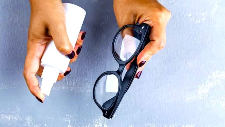 tamo-ristorante-il-metodo-passo-dopo-passo-per-pulire-perfettamente-gli-occhiali-senza-graffiarli