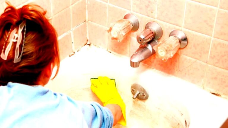 tamo-ristorante-il-trucco-geniale-per-eliminare-ogni-traccia-di-muffa-nel-bagno-in-modo-efficace