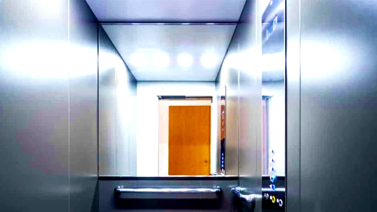tamo-ristorante-la-vera-ragione-per-cui-ci-sono-specchi-negli-ascensori-e-non-e-per-sistemarsi-il-tr