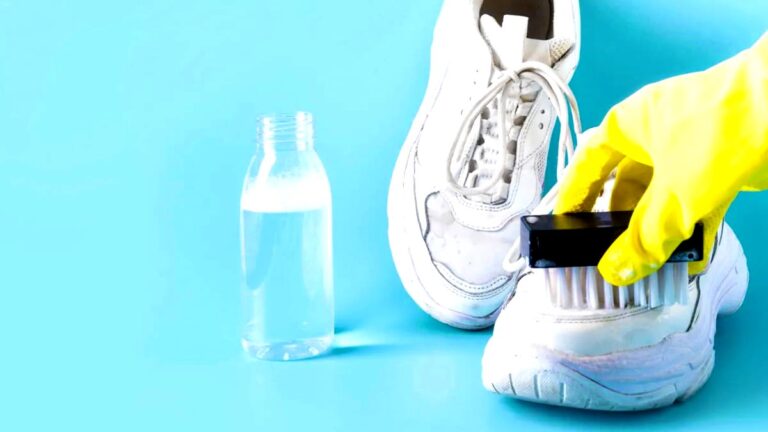 tamo-ristorante-ne-candeggina-ne-bicarbonato-questo-e-il-mix-miracoloso-per-far-tornare-le-sneakers-