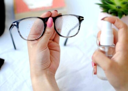 tamo-ristorante-ne-tergicristalli-ne-sapone-un-trucco-semplice-per-eliminare-i-graffi-dagli-occhiali