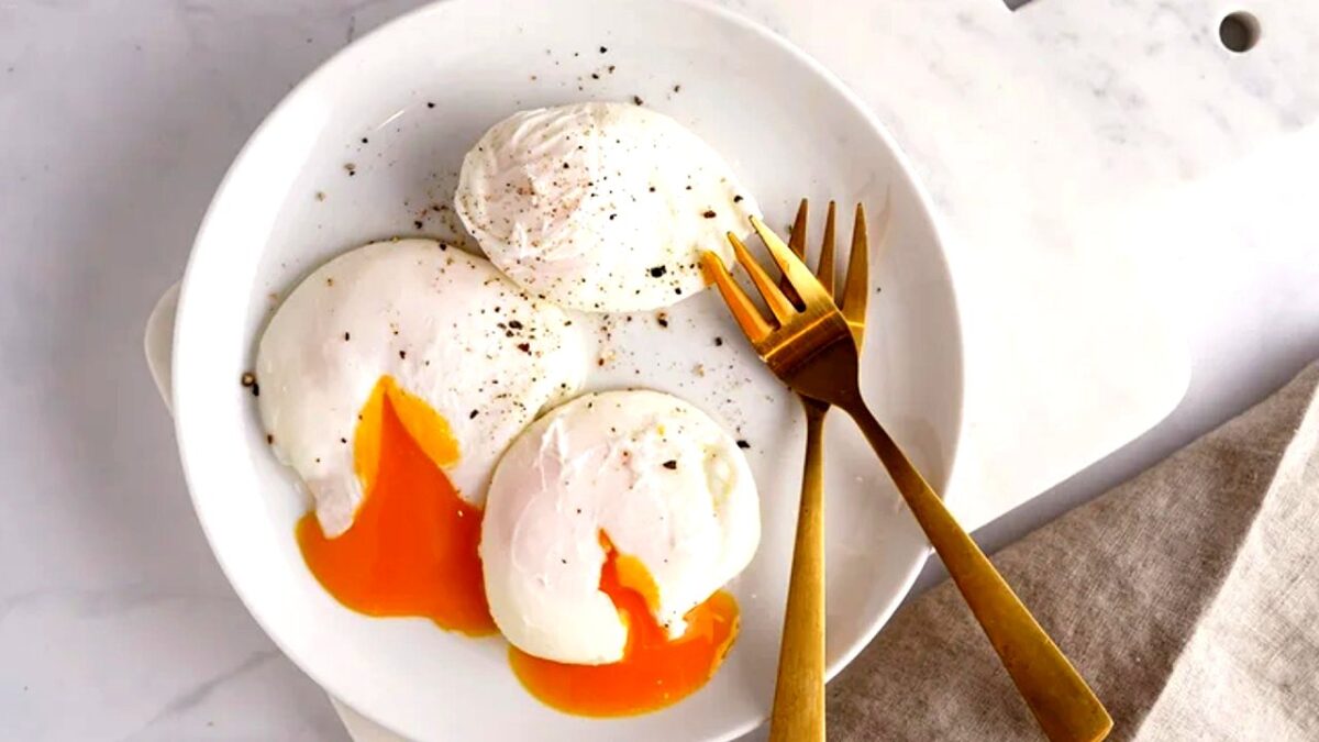 tamo-ristorante-perche-aggiungere-aceto-in-padella-quando-si-cuociono-le-uova