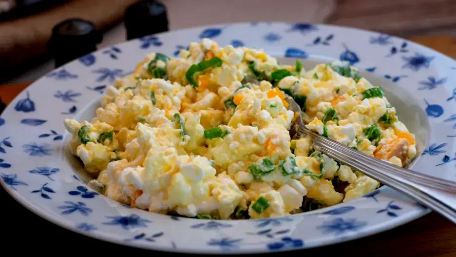 tamo-ristorante-prendo-uova-e-quark-in-10-minuti-e-pronto-il-mio-gustoso-salad-per-la-colazione