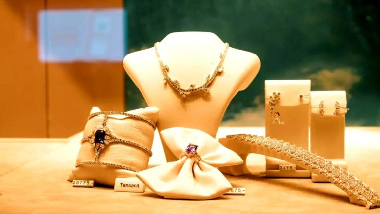 tamo-ristorante-shock-da-swarovski-licenziati-centinaia-di-dipendenti